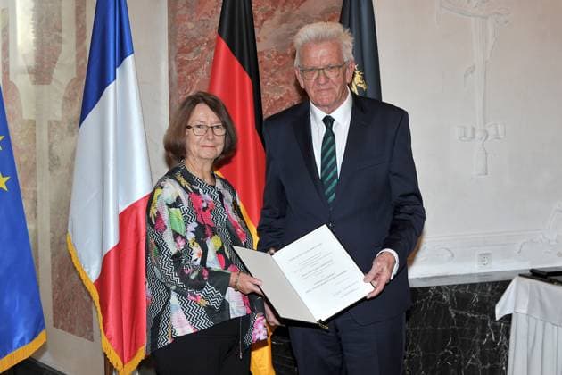 erleihung des Verdienstorden des Landes Baden-Württemberg. Winfried Kretschmann ( Bündnis 90 Die Grünen Ministerpräsident Baden-Württemberg ) und Evelyne Gebhardt anläßlich der Verleihung des Verdienstorden des Landes Baden-Württemberg am 22.04.2023 im Schloss Mannheim. 20230422MWI64099