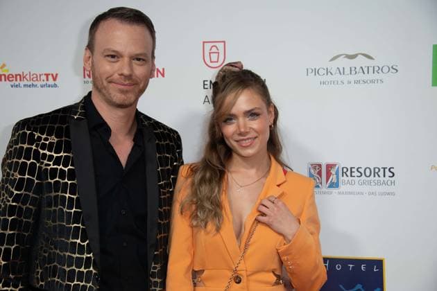 Marie WEGENER, Saengerin Christian EHRLICH, Roter Teppich, Red Carpet Show, Ankunft, arrival, Die Goldene Sonne 2023, am 22.04.2023 im Wunderland Kalkar,