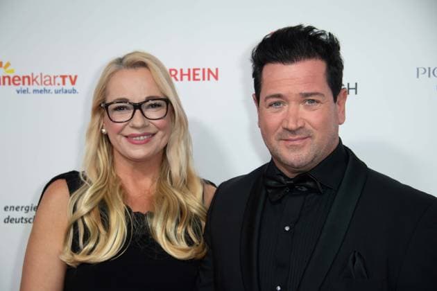 Sam EISENSTEIN, Schauspieler, mit Ehefrau Mareike Roter Teppich, Red Carpet Show, Ankunft, arrival, Die Goldene Sonne 2023, am 22.04.2023 im Wunderland Kalkar,