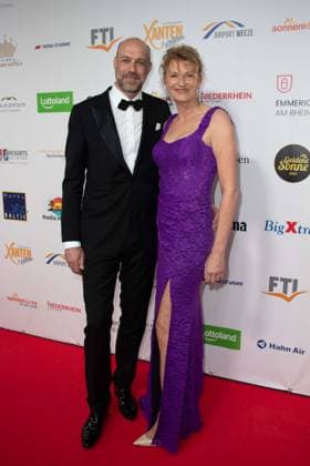 Heike HENKEL und Paul MEYER, Leichtathletik, Hochspringerin, Zehnkaempfer, Roter Teppich, Red Carpet Show, Ankunft, arrival, Die Goldene Sonne 2023, am 22.04.2023 im Wunderland Kalkar,