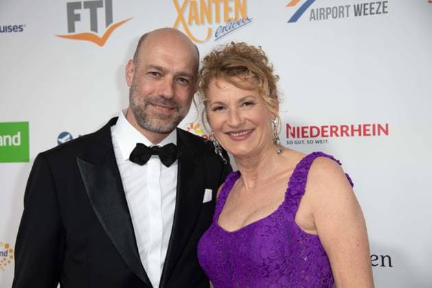Heike HENKEL und Paul MEYER, Leichtathletik, Hochspringerin, Zehnkaempfer, Roter Teppich, Red Carpet Show, Ankunft, arrival, Die Goldene Sonne 2023, am 22.04.2023 im Wunderland Kalkar,