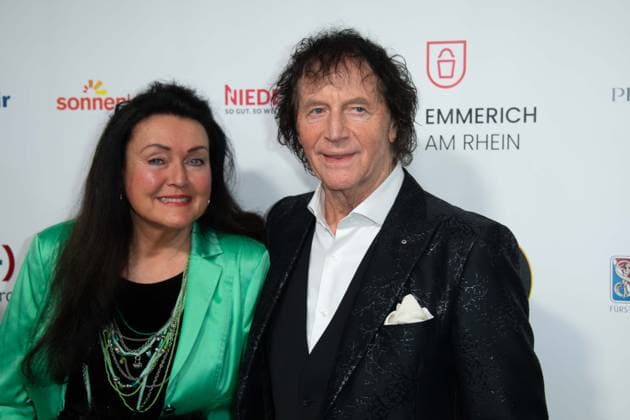 Franz LAMBERT, Musiker, Organist, mit Frau Christa, Roter Teppich, Red Carpet Show, Ankunft, arrival, Die Goldene Sonne 2023, am 22.04.2023 im Wunderland Kalkar,