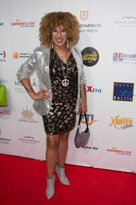 Esther Filly RIDSTYLE, Saengerin, Roter Teppich, Red Carpet Show, Ankunft, arrival, Die Goldene Sonne 2023, am 22.04.2023 im Wunderland Kalkar,
