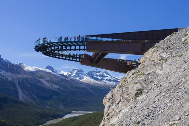 Glacier Skywalk, glasüberdachte Aussichtsplattform mit Blick über das Sunwapta Valley, Jasper National Park, Alberta, Kanadische Rocky Mountains, Kanada, Nordamerika Copyright: imageBROKER/alimdix/xArterra ibltsm09203909.jpg