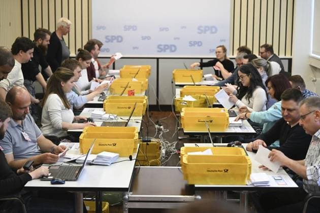 News Themen der Woche KW16 News Bilder des Tages RECORD DATE NOT STATED Auszählung Mitglieder-Votum *** NUR FÜR REDAKTIONELLE ZWECKE *** EDITORIAL USE ONLY ***<p>Stimmauszählung des Mitgliedervotums in der SPD-Zentrale am 23. April 2023 im Berliner Kurt-Schumacher-Haus. Berlin Copyright: RetoxKlar *** Counting members vote FOR EDITORIAL PURPOSES ONLY EDITORIAL USE ONLY p Counting members vote at SPD headquarters on April 23, 2023 at Kurt Schumacher Haus Berlin Berlin Copyright RetoxKlar Copyright: RetoxKlar doc7pwbghn9ebt15ogqhosh ,EDITORIAL USE ONLY