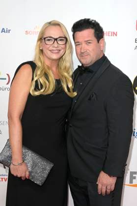 Sam Eisenstein mit Ehefrau Mareike Eisenstein bei der Verleihung der Goldenen Sonne 2023 während der Sonnenklar.TV Gala im Wunderland Kalkar. Kalkar, 22.04.2023