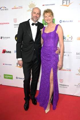 Heike Henkel mit Ehemann Paul Meier bei der Verleihung der Goldenen Sonne 2023 während der Sonnenklar.TV Gala im Wunderland Kalkar. Kalkar, 22.04.2023