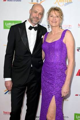 Heike Henkel mit Ehemann Paul Meier bei der Verleihung der Goldenen Sonne 2023 während der Sonnenklar.TV Gala im Wunderland Kalkar. Kalkar, 22.04.2023