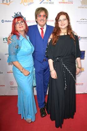 Jörg Draeger mit Ehefrau Petra Draeger und Tochter Cinzia-Paulina Draeger bei der Verleihung der Goldenen Sonne 2023 während der Sonnenklar.TV Gala im Wunderland Kalkar. Kalkar, 22.04.2023