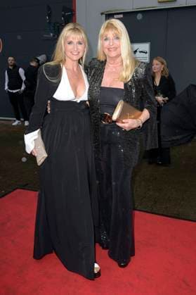 Marlene Charell mit Tochter Angelina bei der Verleihung der Goldenen Sonne 2023 während der Sonnenklar.TV Gala im Wunderland Kalkar. Kalkar, 22.04.2023