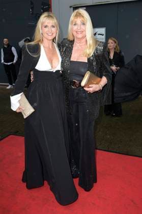 Marlene Charell mit Tochter Angelina bei der Verleihung der Goldenen Sonne 2023 während der Sonnenklar.TV Gala im Wunderland Kalkar. Kalkar, 22.04.2023