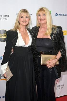 Marlene Charell mit Tochter Angelina bei der Verleihung der Goldenen Sonne 2023 während der Sonnenklar.TV Gala im Wunderland Kalkar. Kalkar, 22.04.2023