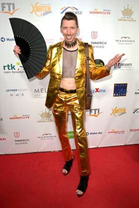 Manuel Andreas Flickinger bei der Verleihung der Goldenen Sonne 2023 während der Sonnenklar.TV Gala im Wunderland Kalkar. Kalkar, 22.04.2023