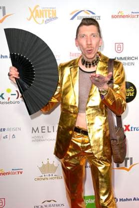 Manuel Andreas Flickinger bei der Verleihung der Goldenen Sonne 2023 während der Sonnenklar.TV Gala im Wunderland Kalkar. Kalkar, 22.04.2023