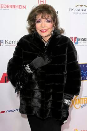 Joan Collins bei der Verleihung der Goldenen Sonne 2023 während der Sonnenklar.TV Gala im Wunderland Kalkar. Kalkar, 22.04.2023