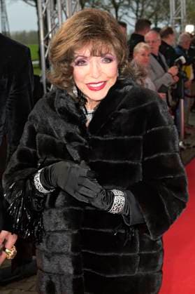Joan Collins bei der Verleihung der Goldenen Sonne 2023 während der Sonnenklar.TV Gala im Wunderland Kalkar. Kalkar, 22.04.2023