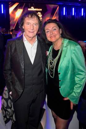 Franz Lambert mit Ehefrau Christa Lambert bei der Verleihung der Goldenen Sonne 2023 während der Sonnenklar.TV Gala im Wunderland Kalkar. Kalkar, 22.04.2023
