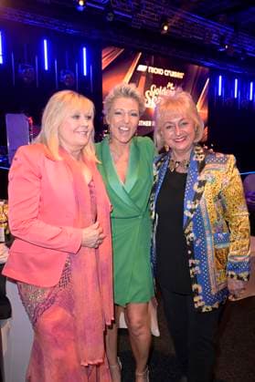 Gaby Baginsky, Alexandra Hofmann und Stefanie Simon bei der Verleihung der Goldenen Sonne 2023 während der Sonnenklar.TV Gala im Wunderland Kalkar. Kalkar, 22.04.2023
