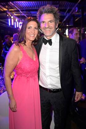 Patrick Hufen mit Ehefrau Sabine Hufen bei der Verleihung der Goldenen Sonne 2023 während der Sonnenklar.TV Gala im Wunderland Kalkar. Kalkar, 22.04.2023