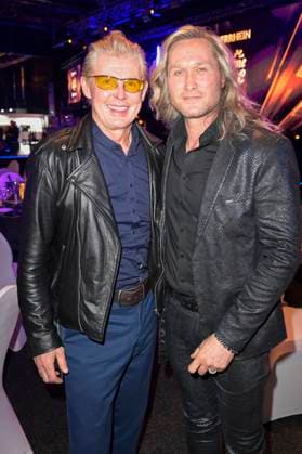 Markus Mörl und Nico Schwanz bei der Verleihung der Goldenen Sonne 2023 während der Sonnenklar.TV Gala im Wunderland Kalkar. Kalkar, 22.04.2023