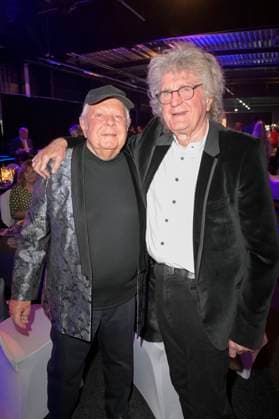 Graham Bonney und Klaus-Peter Lietz von The Lords bei der Verleihung der Goldenen Sonne 2023 während der Sonnenklar.TV Gala im Wunderland Kalkar. Kalkar, 22.04.2023