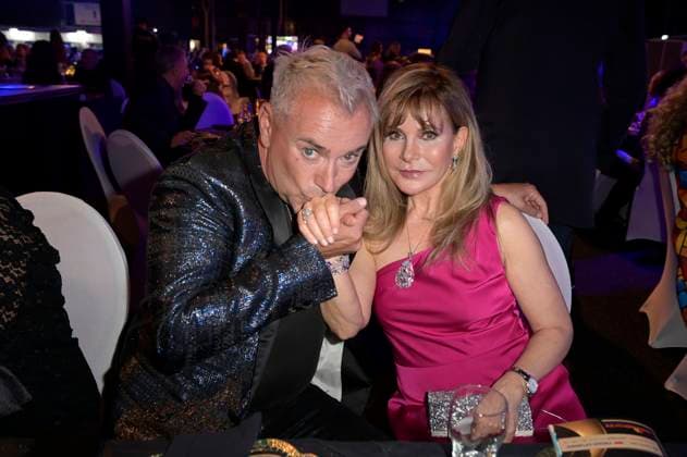 Uwe Kröger und Deborah Sasson bei der Verleihung der Goldenen Sonne 2023 während der Sonnenklar.TV Gala im Wunderland Kalkar. Kalkar, 22.04.2023