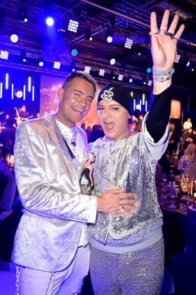 Marcell Damaschke und Julian F.M. Stoeckel bei der Verleihung der Goldenen Sonne 2023 während der Sonnenklar.TV Gala im Wunderland Kalkar. Kalkar, 22.04.2023
