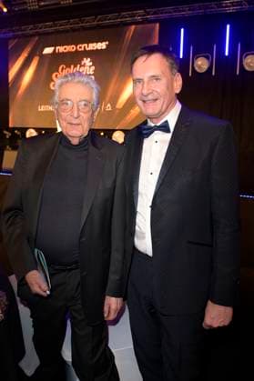 Gerhart Baum und Peter Illmann bei der Verleihung der Goldenen Sonne 2023 während der Sonnenklar.TV Gala im Wunderland Kalkar. Kalkar, 22.04.2023