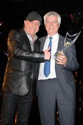 Peter Schilling und Ulf Merbold bei der Verleihung der Goldenen Sonne 2023 während der Sonnenklar.TV Gala im Wunderland Kalkar. Kalkar, 22.04.2023