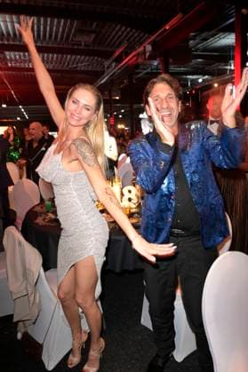 Natascha Jasmin Beil und Falk-Willy Wild bei der Verleihung der Goldenen Sonne 2023 während der Sonnenklar.TV Gala im Wunderland Kalkar. Kalkar, 22.04.2023