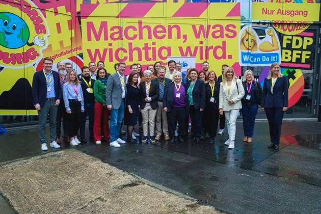 74. Ordentlicher Bundesparteitag der FDP Deutschland, Berlin am 23.04.2023: Ein Gruppenfoto der neu gewählten ALDE - Alliance of Liberals and Democrats for Europe. *** 74 Ordinary Federal Party Congress of the FDP Germany, Berlin on 23 04 2023 A group photo of the newly elected ALDE Alliance of Liberals and Democrats for Europe
