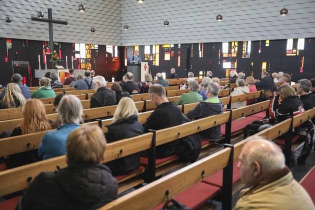 News Themen der Woche KW16 News Bilder des Tages RECORD DATE NOT STATED Motorrad-Gottesdienst *** NUR FÜR REDAKTIONELLE ZWECKE *** EDITORIAL USE ONLY ***<p>Pfarrer Ernst Schmidt hält einen Motorrad-Gottesdienst in der Ev. Kirche Großenbaum-Rahm in Duisburg. Motorrad-Gottesdienst an der Ev. Kirche Großenbaum-Rahm Deutschland NRW Duisburg Copyright: MichaelxDahlke *** Motorcycle service FOR EDITORIAL PURPOSES ONLY EDITORIAL USE ONLY p Pastor Ernst Schmidt holds a motorcycle service at the Ev Kirche Großenbaum Rahm in Duisburg Motorcycle service at the Ev Kirche Großenbaum Rahm Germany NRW Duisburg Copyright MichaelxDahlke Copyright: MichaelxDahlke doc7pwdgmgxt7q2q8xp12c ,EDITORIAL USE ONLY