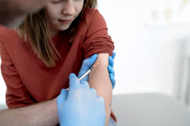 Hands of doctor giving vaccination to patient in clinic model released, Symbolfoto property released, ABIF01888
