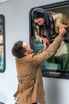 Ankunft mit der Eisenbahn Parr bei der Ankunft oder Verabschiedeung auf einem Bahnsteig in einem Bahnhof ,model released, Symbolfoto Copyright: xZoonar.com ErwinxWodickax 6549515 ,model released, Symbolfoto ,property released