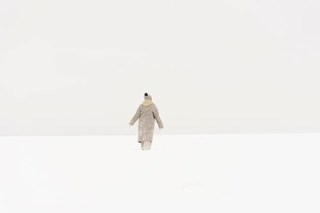 Woman walking on snow in winter model released, Symbolfoto, SEAF01828
