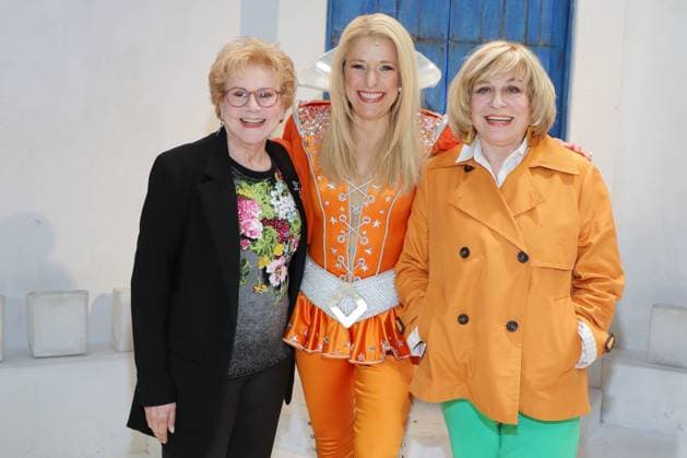 Bilder des Jahres 2023, Entertainment 04 April Entertainment Themen der Woche KW16 Entertainment Bilder des Tages Peggy March, Stefanie Hertel, Mary Roos, Besuch des Musicals Mamma Mia, Stage Theater Neue Flora Hamburg, 23.04.2023 *** Peggy March, Stefanie Hertel, Mary Roos, visit of the musical Mamma Mia, Stage Theater Neue Flora Hamburg, 23 04 2023 Copyright: xx