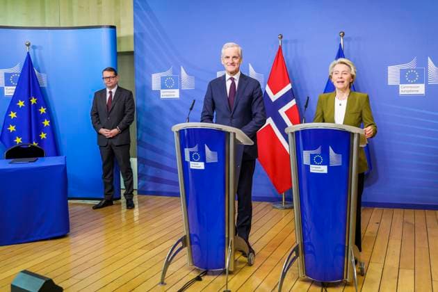 News Themen der Woche KW17 News Bilder des Tages Gronn allianse Oslo 20230424. Statsminister Jonas Gahr Store moter Europakommisjonens president Ursula von der Leyen for a signere avtale om «Gronn allianse», eit hognivasamarbeid om energi, industri og klima mellom Noreg og EU. Foto: Ingrid Brandal Myklebust Statsministerens kontor Foto: Ingrid Brandal Myklebust SMK NTB Oslo Norge PBFfJ6FAKDk EDITORIAL USE ONLY Ref:_BNC_POLPBFfJ6FAKDk.jpg  Copyright: xIngridxBrandalxMyklebustx xSMKx xNTBx