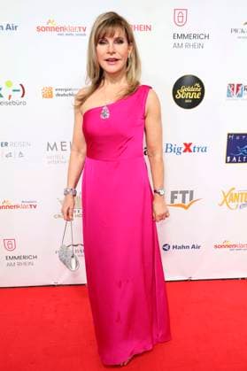Deborah Sasson bei der Verleihung der Goldenen Sonne 2023 während der Sonnenklar.TV Gala im Wunderland Kalkar. Kalkar, 22.04.2023 *** Deborah Sasson at the award ceremony of the Golden Sun 2023 during the Sonnenklar TV Gala in Wunderland Kalkar Kalkar, 22 04 2023 Foto:xgbrcix xFuturexImage