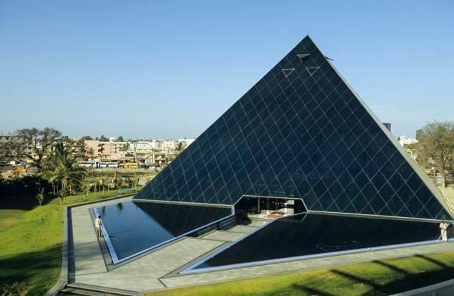 India, Bangalore, IT Sector INDIA, Bangalore, Electronics City, Campus of Software and IT company Infosys *** INDIEN , Bangalore, Campus und Unternehmenszentrale der Software und IT Firma Infosys in der electronics city Bangalore Karnataka India