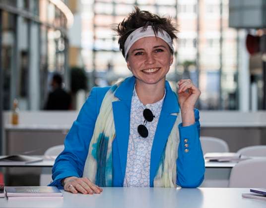 Entertainment Bilder des Tages 24.04.2023. Düsseldorf.Tiktokerin und Musik-Comedienne Coremy bei der Wahl zum Goldenen Blogger. Düsseldorf Medien Hafen, Rudas Club Nordrhein-Westfalen Deutschland
