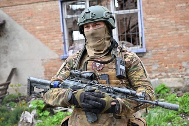 Russia Ukraine Military Operation Wagner Group 8418342 22.04.2023 A service member of Russia s private military company Wagner Group inspects an area in Artyomovsk, also known as Bakhmut, as Russia s military operation in Ukraine continues, Donetsk People s Republic, Russia. Evgeny Biyatov Sputnik Artyomovsk Donetsk People s Republic Russia  Copyright: xEvgenyxBiyatovx