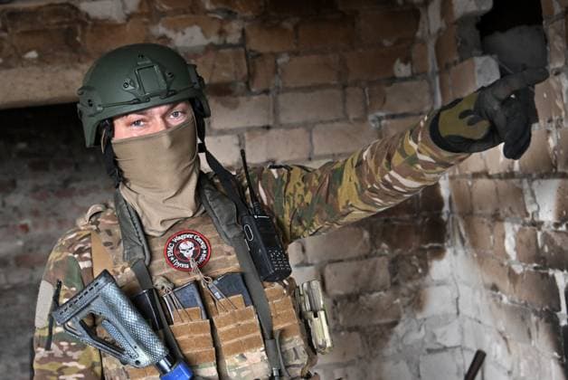 Russia Ukraine Military Operation Wagner Group 8418331 22.04.2023 A service member of Russia s private military company Wagner Group inspects an area in Artyomovsk, also known as Bakhmut, as Russia s military operation in Ukraine continues, Donetsk People s Republic, Russia. Evgeny Biyatov Sputnik Artyomovsk Donetsk People s Republic Russia  Copyright: xEvgenyxBiyatovx