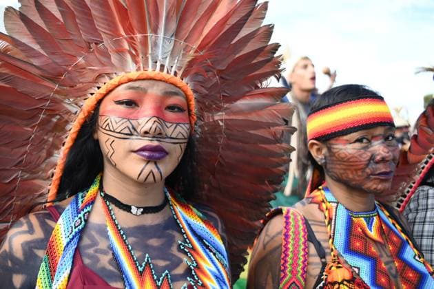Bilder des Jahres 2023, News 04 April News Themen der Woche KW17 BRASÍLIA, DF - 24.04.2023: ACAMPAMENTO TERRA LIVRE EM BRASÍLIA - Photo, Indigenous people during the march to act in front of the National Congress. This Monday (24th) begins the 19th Free Land Camp (ATL) which will take place from April 24th to 28th in Brasilia. The camp will be attended by 6,000 indigenous people and more than 200 native peoples. x2364700x  TonxMolina