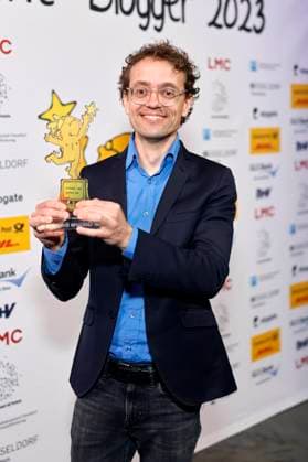 Sprachwissenschaftler Simon Meier-Vieracker vom TikTok-Kanal fussballinguist bei der Wahl zu den Goldenen Bloggern 2023 im Rudas Club. Düsseldorf, 24.04.2023 NRW Deutschland Copyright: xChristophxHardtx