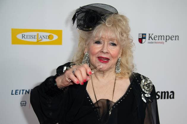 Eva JACOB, Saengerin, Jacob-Sisters, Roter Teppich, Red Carpet Show, Ankunft, arrival, Die Goldene Sonne 2023, am 22.04.2023 im Wunderland Kalkar,