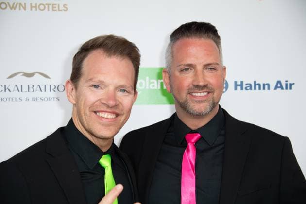 Thomas Tom REESE und Andreas Andi ROBITZKY, Saenger, Gesangsduo Neon, Roter Teppich, Red Carpet Show, Ankunft, arrival, Die Goldene Sonne 2023, am 22.04.2023 im Wunderland Kalkar,