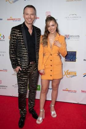 Marie WEGENER, Saengerin Christian EHRLICH, Roter Teppich, Red Carpet Show, Ankunft, arrival, Die Goldene Sonne 2023, am 22.04.2023 im Wunderland Kalkar,