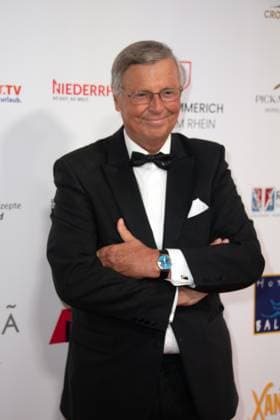 Wolfgang BOSBACH, Politiker, CDU, Roter Teppich, Red Carpet Show, Ankunft, arrival, Die Goldene Sonne 2023, am 22.04.2023 im Wunderland Kalkar,