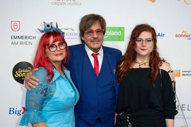 Joerg DRAEGER, Moderator, mit Ehefrau Petra und Tochter Cincia Paulina, Roter Teppich, Red Carpet Show, Ankunft, arrival, Die Goldene Sonne 2023, am 22.04.2023 im Wunderland Kalkar,