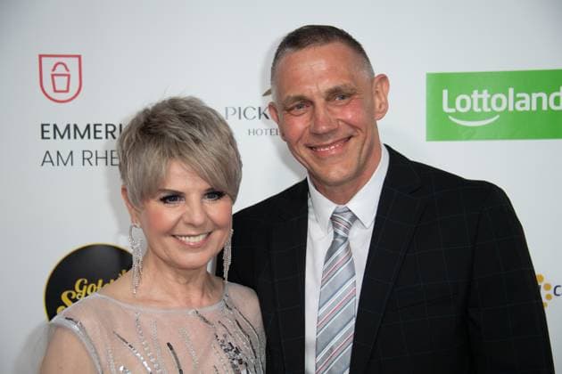 Linda FELLER, Saengerin, und Ehemann Andreas SCHMIDT, Roter Teppich, Red Carpet Show, Ankunft, arrival, Die Goldene Sonne 2023, am 22.04.2023 im Wunderland Kalkar,